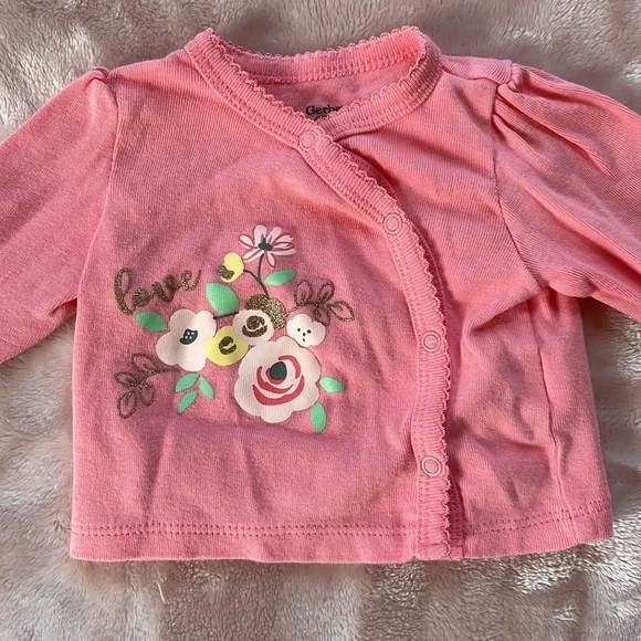 Gerber Organic Newborn Outfit with Hat - Picture 2 of 5